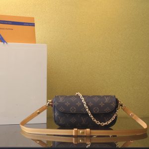 【황벽집】루이비통 월릿 온 체인 아이비 캔버스 모노그램 M81911