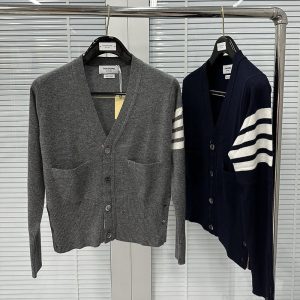 【터보】 톰브라운 사선완장 캐시미어 크롭 가디건 (TJ공장)