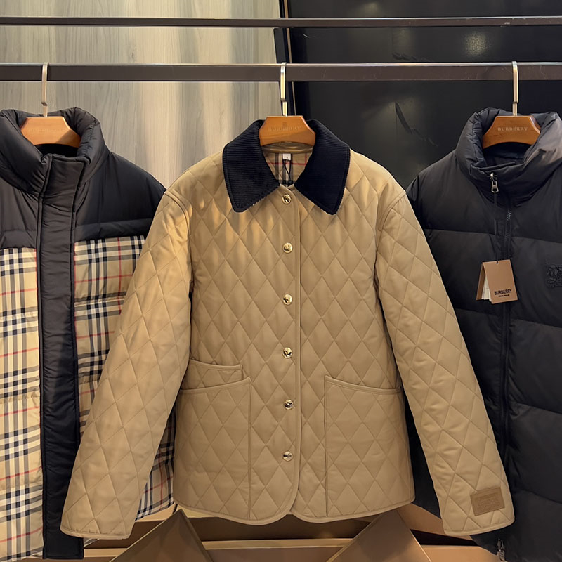 버버리 23FW 다이아몬드 퀼팅 코듀로이 카라 자켓