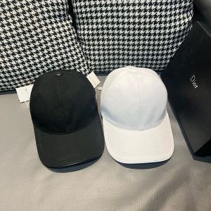 디올 자수 로고 볼캡