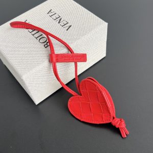 【징공장】보테가베네타 하트 백 참 (JING공장)