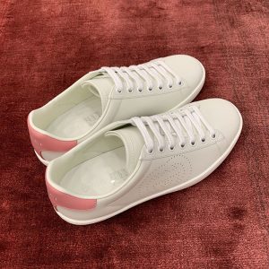 구찌 에이스 스니커즈 인터로킹 G 펀칭 여성용