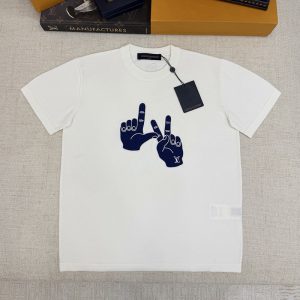【터보】루이비통 숏 슬리브드 시그니처 패치 크루넥 티셔츠 (TJ공장)