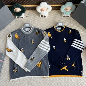 톰브라운 사선완장 펀 믹스 버드 & 비 크루넥 풀오버 니트